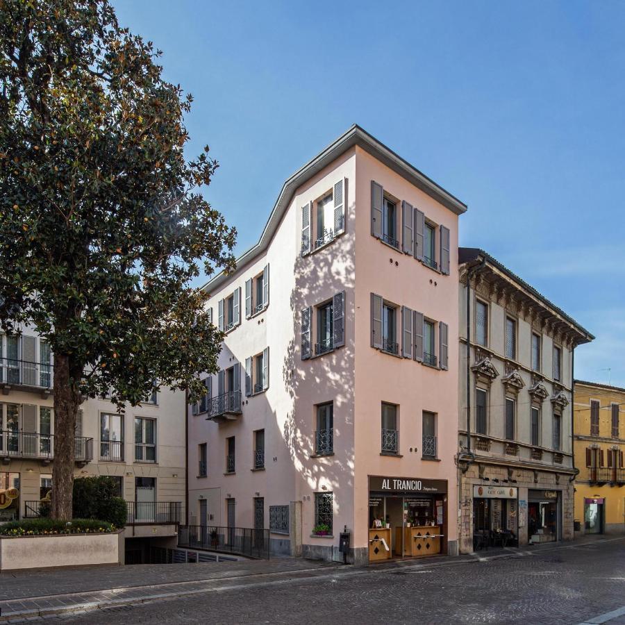 30Cavour Luxury Suites Павия Экстерьер фото